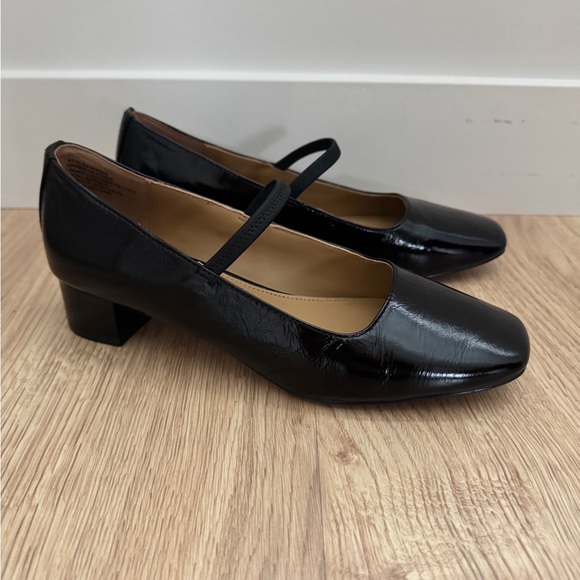 New!Madewell The Greta Low Heel Mary Jane Pump in crinkled leather - true black - Picture 3 of 7